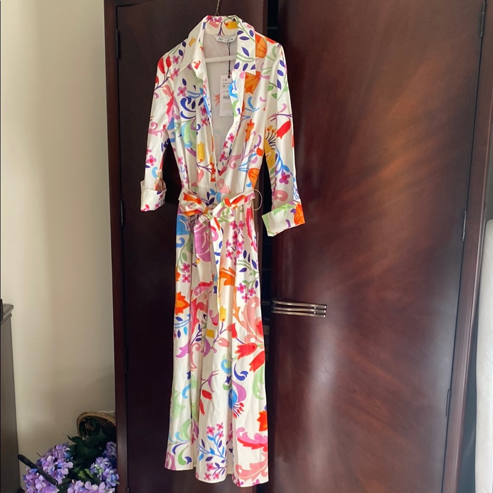 Zara Resort Wear Dress with Notched Collar and Cuffed Sleeves - Picture 5 of 6